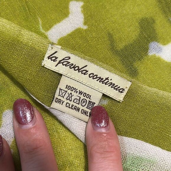 La favola continua Wool Scarf - Picture 2 of 4